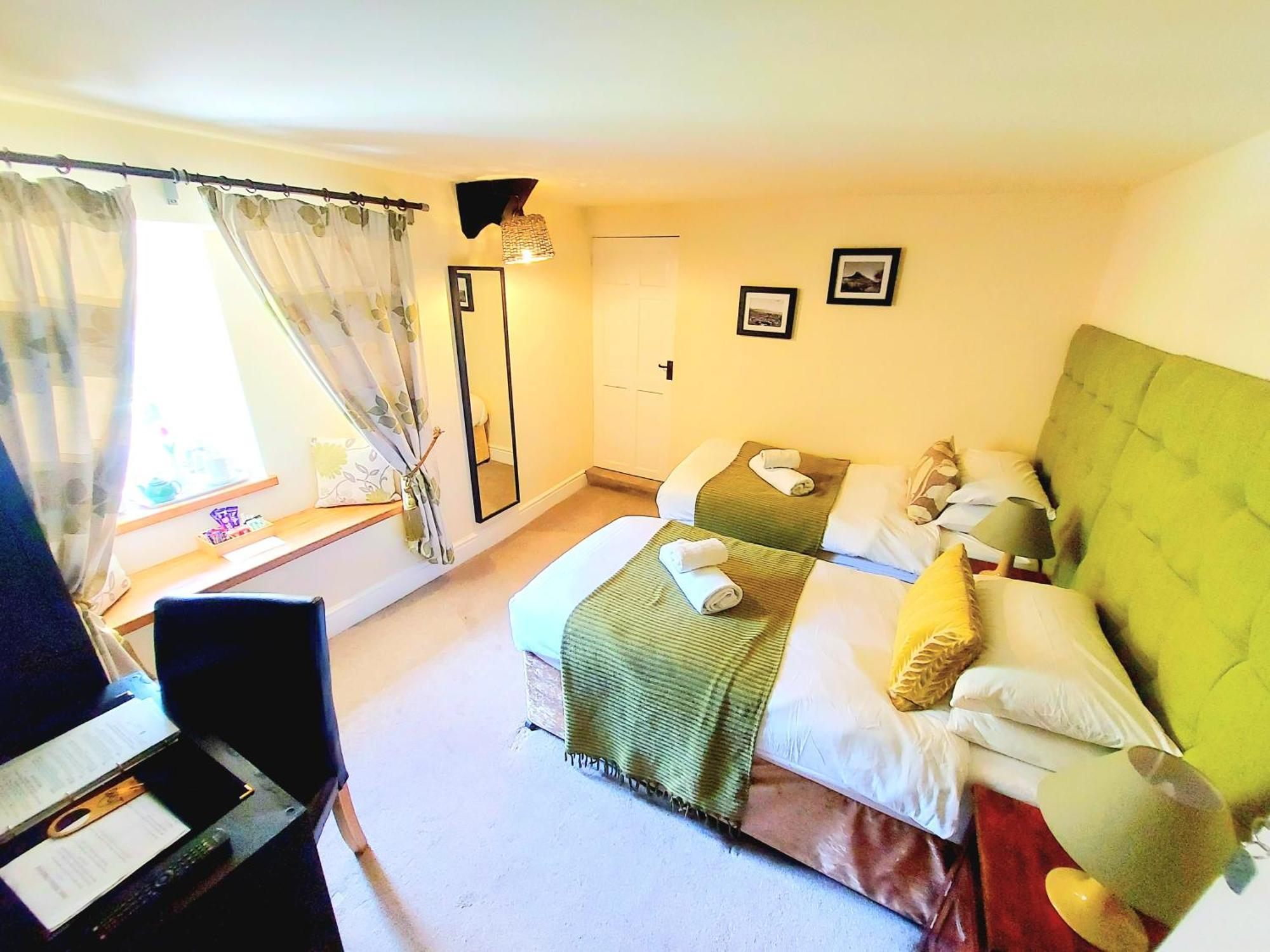 Dolgun Uchaf Historic B&B And Cottages In Snowdonia Долгеллау Экстерьер фото